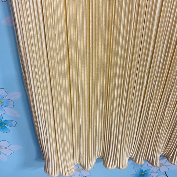 NWT Oli | Viv Champagne Accordion Pencil Skirt - Picture 3 of 5